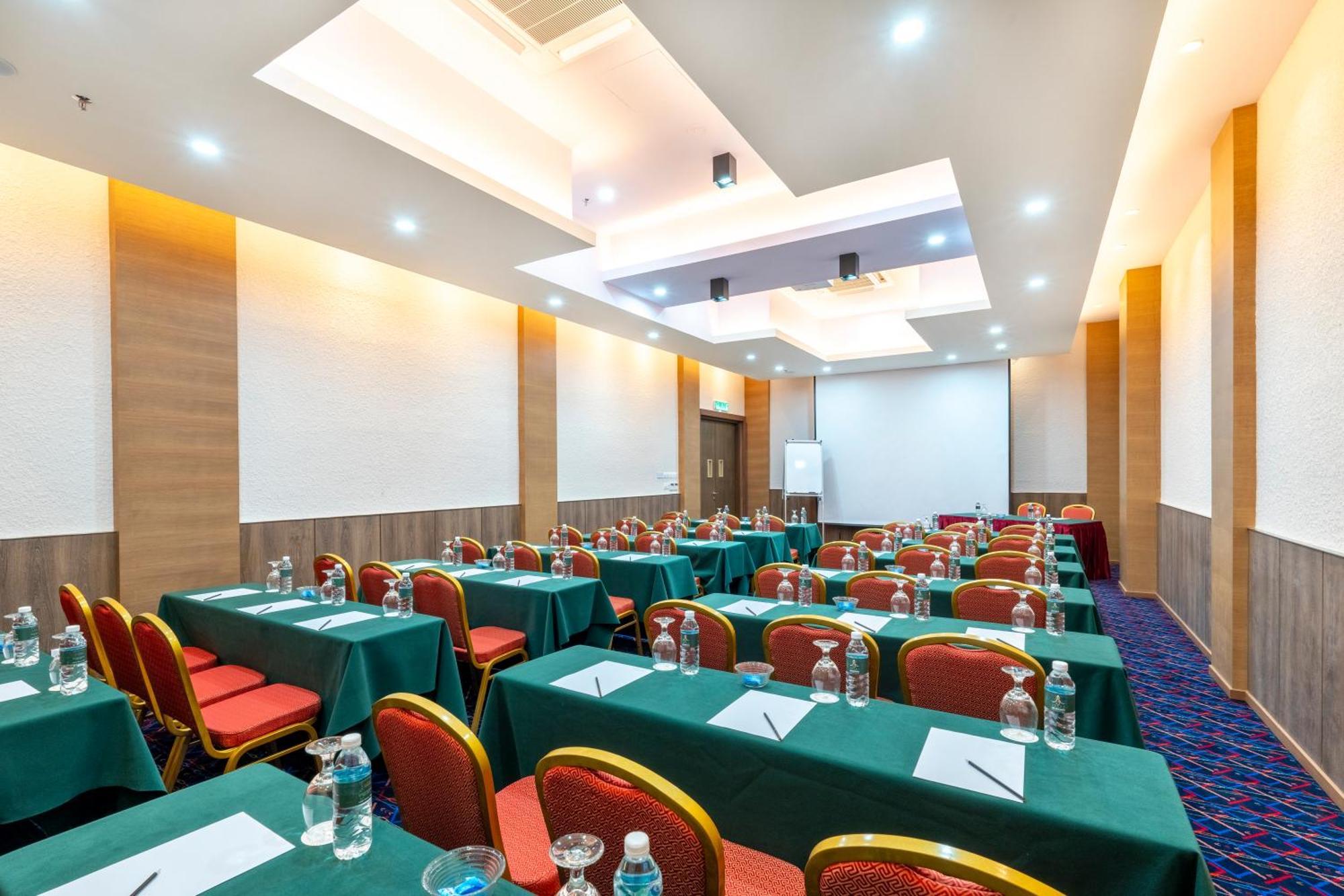 Arena Premier Hotel Серембан  Экстерьер фото